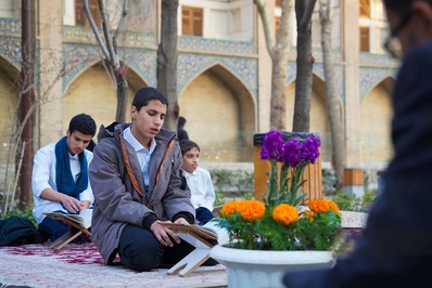 مراسم جزء‌خوانی قرآن در گذر فرهنگی چهارباغ اصفهان برگزار می‌شود