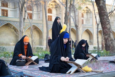 مراسم جزء‌خوانی قرآن در گذر فرهنگی چهارباغ اصفهان برگزار می‌شود