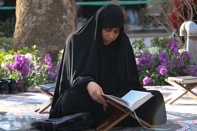 جزء‌خوانی قرآن کریم در چهارباغ اصفهان در حال برگزاری است