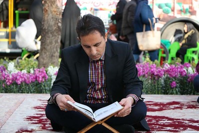 جزء‌خوانی قرآن کریم در چهارباغ اصفهان در حال برگزاری است