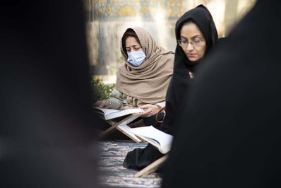 جزء‌خوانی قرآن کریم در چهارباغ اصفهان در حال برگزاری است