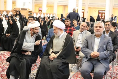 آیین رونمایی از پوستر «زندگی با آیه‌ها» در حرم شاهچراغ (ع) برگزار شد