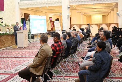 آیین رونمایی از پوستر «زندگی با آیه‌ها» در حرم شاهچراغ (ع) برگزار شد