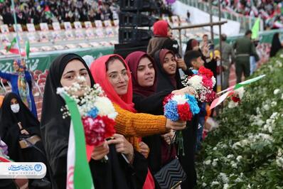 حضور پر شور مردم در جشن باشکوه محفل امام‌حسنی‌ها در ورزشگاه آزادی