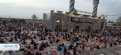 سفره با کرامت ضیافت الهی ده هزار نفری در حرم یحیی بن زید گنبد کاووس