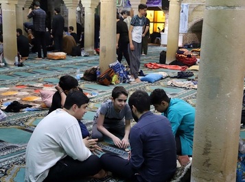 حضور پرشور جوانان در اعتکاف دهه آخر رمضان همدان