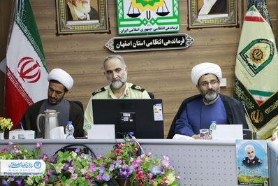 حضور مدیر کل تبلیغات اسلامی استان به همراه مسئولین تشکل‌های دینی در فرماندهی نیروی انتظامی