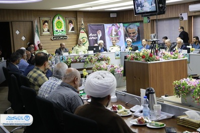 حضور مدیر کل تبلیغات اسلامی استان به همراه مسئولین تشکل‌های دینی در فرماندهی نیروی انتظامی