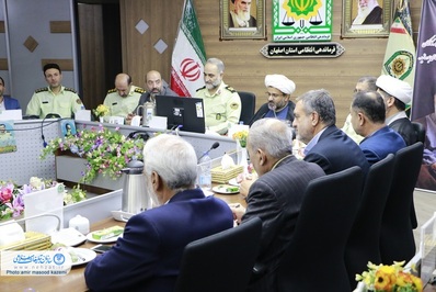 حضور مدیر کل تبلیغات اسلامی استان به همراه مسئولین تشکل‌های دینی در فرماندهی نیروی انتظامی