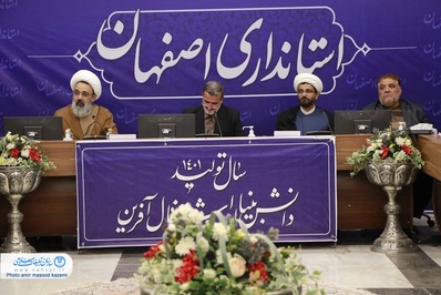 جمعی از مداحان استان اصفهان با معاون سیاسی، امنیتی و اجتماعی استاندار دیدار کردند.