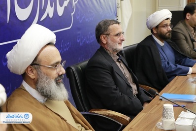 جمعی از مداحان استان اصفهان با معاون سیاسی، امنیتی و اجتماعی استاندار دیدار کردند.