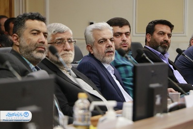 جمعی از مداحان استان اصفهان با معاون سیاسی، امنیتی و اجتماعی استاندار دیدار کردند.