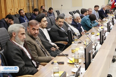 جمعی از مداحان استان اصفهان با معاون سیاسی، امنیتی و اجتماعی استاندار دیدار کردند.