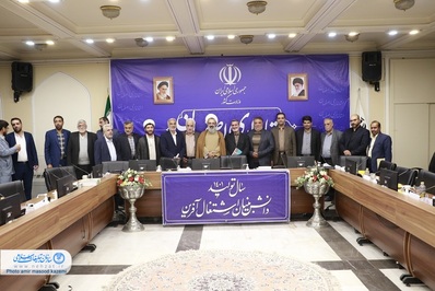 جمعی از مداحان استان اصفهان با معاون سیاسی، امنیتی و اجتماعی استاندار دیدار کردند.