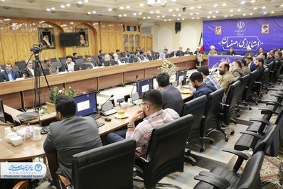 جمعی از مداحان استان اصفهان با معاون سیاسی، امنیتی و اجتماعی استاندار دیدار کردند.