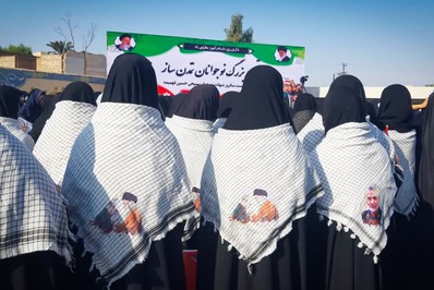 اجتماع بزرگ دانش آموزان اهواز در محکومیت حادثه تروریستی شیراز
