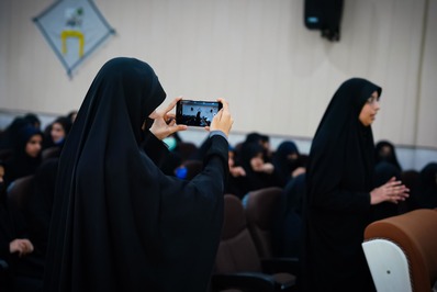 امام جمعه اهواز، پاسخگوی سئؤالات دختران مدارس صدرا