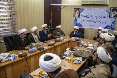 نشست رئيس سازمان تبليغات اسلامي با مدیران نهادهای جبهه فرهنگی استان خوزستان