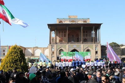 حضور آگاهانه مردم اصفهان در راهپیمایی روز ۲۲ بهمن در میدان امام (ره) برگزار شد