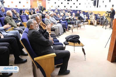 آیین رونمایی از کتاب «جاده گل سرخ» و تجلیل از خسرو احتشامی