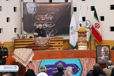 آیین رونمایی از کتاب «جاده گل سرخ» و تجلیل از خسرو احتشامی