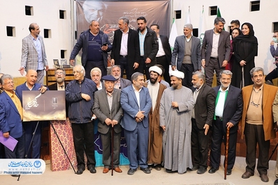 آیین رونمایی از کتاب «جاده گل سرخ» و تجلیل از خسرو احتشامی