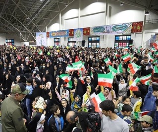 اجتماع بزرگ دختران دهه هشتادی و نودی در سالن گلستان شهدای اصفهان