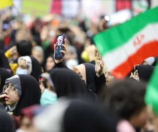 اجتماع بزرگ دختران دهه هشتادی و نودی در سالن گلستان شهدای اصفهان