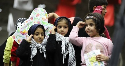 اجتماع بزرگ دختران دهه هشتادی و نودی در سالن گلستان شهدای اصفهان