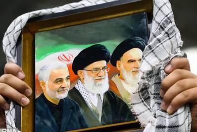 اجتماع بزرگ دختران دهه هشتادی و نودی در سالن گلستان شهدای اصفهان