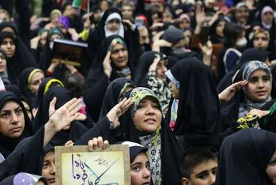 اجتماع بزرگ دختران دهه هشتادی و نودی در سالن گلستان شهدای اصفهان