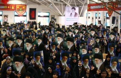 بیعت بانوان اصفهانی با ولایت در سالروز قیام پانزده خرداد ۱۳۴۲