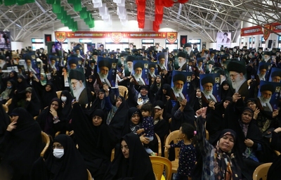 بیعت بانوان اصفهانی با ولایت در سالروز قیام پانزده خرداد ۱۳۴۲