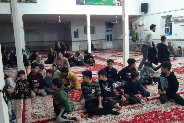 اکران فیلم باغ کیانوش با حضور نوجوانان و جوانان هیئتی در مهران