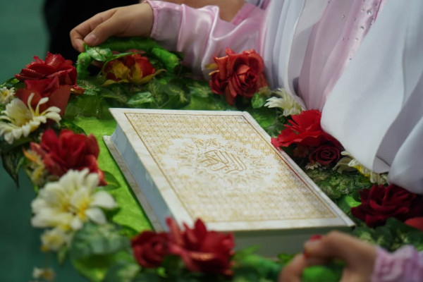 جشنی با عنوان «دخترم افتخار ایران» در سالن شش هزار نفری انقلاب زنجان برگزار شد