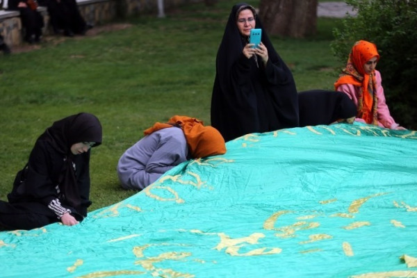مراسم اهتزاز پرچم رضوی بر فراز همدان