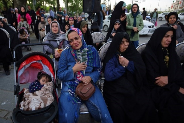 مراسم اهتزاز پرچم رضوی بر فراز همدان