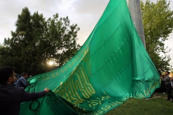 مراسم اهتزاز پرچم رضوی بر فراز همدان