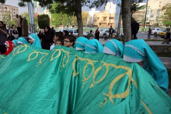 مراسم اهتزاز پرچم رضوی بر فراز همدان