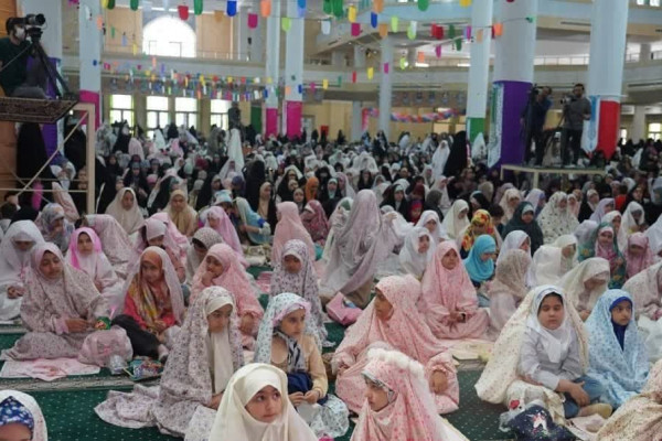 «دخترانه‌ترین نماز جمعه» سال در زنجان برگزار شد