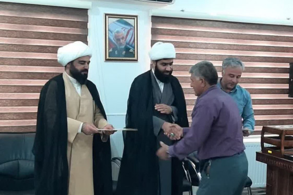 تقدیر از کارمندان فعال طرح زندگی با آیه ها در مهران