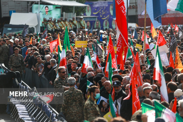 تشییع پیکر ۶۰ شهید اقتدار در تهران