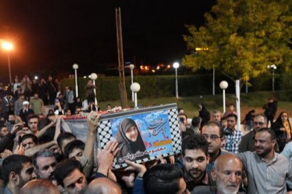 تشییع پیکر شهیده معصومه کرباسی در مسجد دانشگاه شیراز