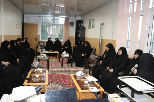 مدیر مرکز راهبری و هم‌آهنگی امور بانوان سازمان تبلیغات اسلامی کشور با بانوان فرهیخته زنجان دیدار کرد