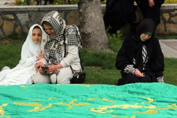 مراسم اهتزاز پرچم رضوی بر فراز همدان