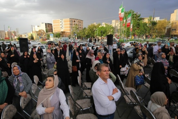مراسم اهتزاز پرچم رضوی بر فراز همدان
