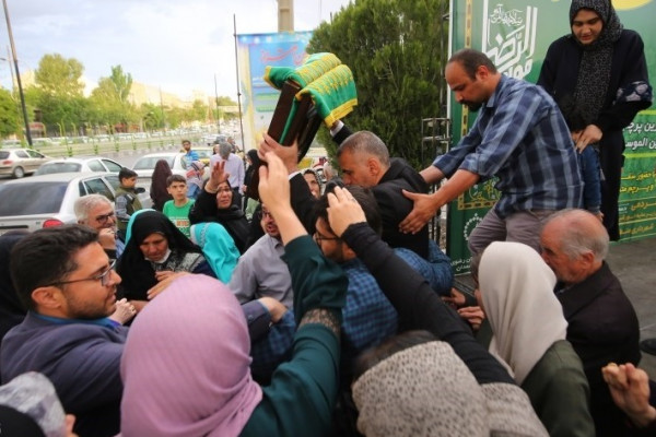 مراسم اهتزاز پرچم رضوی بر فراز همدان