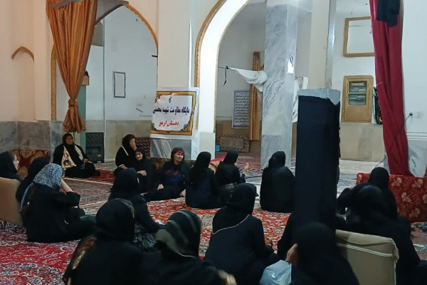 حضور گسترده بانوان در شب هشتم محرم در  مساجد شهرستان دره شهر