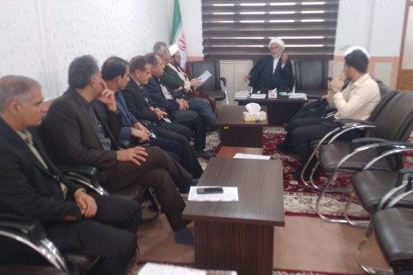 برگزاری جلسه توجیهی سفیران آیه ها با حضور ادارات و نهادهای فرهنگی در دفتر امام جمعه شهرستان دره شهر