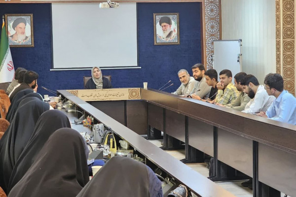 دورهٔ آموزشی "راوی‌شو!"